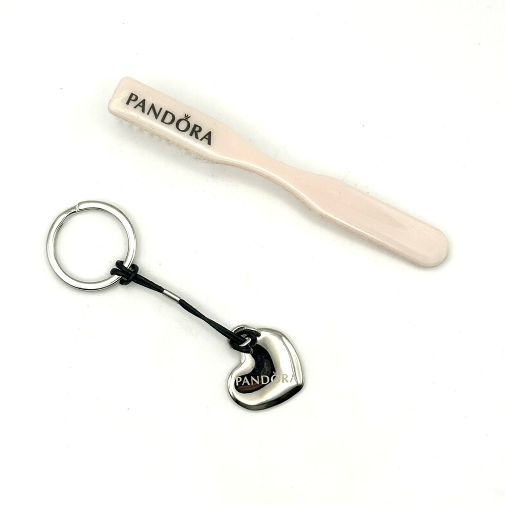 Pandora Jewelry Collector’s Gift Set - Heart Key Chain & Cleaning Brush - Picture 4 of 8